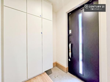 ���� �V���[�Y�{�b�N�X�t���Ȃ̂ŁA���ւ��Еt�����|�������₷���ł��I
�X�b�L���������ւŌ˂��J�����u�ԁA�������̂���S�n������Ԃ��o�}���Ă���܂��B