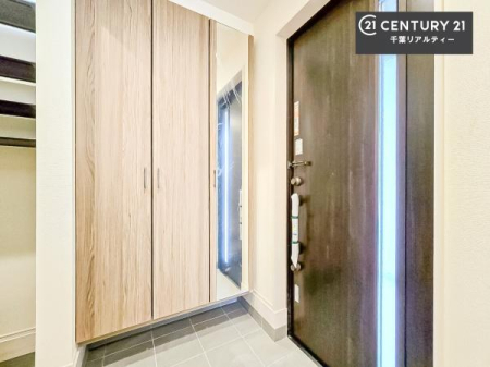 ���� �V���[�Y�{�b�N�X�t���Ȃ̂ŁA���ւ��Еt�����|�������₷���ł��I
�X�b�L���������ւŌ˂��J�����u�ԁA�������̂���S�n������Ԃ��o�}���Ă���܂��B