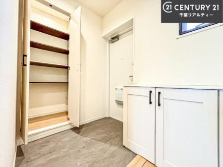 ���� �V���[�Y�{�b�N�X�t���Ȃ̂ŁA���ւ��Еt�����|�������₷���ł��I
�X�b�L���������ւŌ˂��J�����u�ԁA�������̂���S�n������Ԃ��o�}���Ă���܂��B