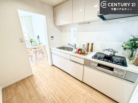 �L�b�`�� ���[�͂̍����V�X�e���L�b�`���ŁA��������H�����������Еt���A�L�X�Ƃ�����Ԃŉ��K�ɗ������y���߂܂��B