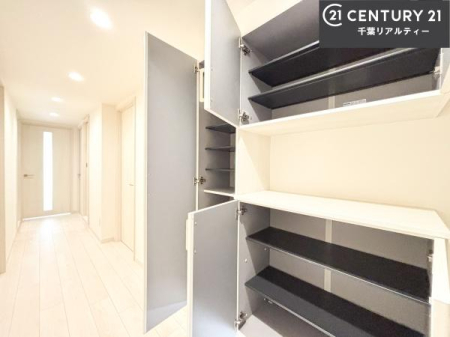 ���� �V���[�Y�{�b�N�X�t���Ȃ̂ŁA���ւ��Еt�����|�������₷���ł��I
�X�b�L���������ւŌ˂��J�����u�ԁA�������̂���S�n������Ԃ��o�}���Ă���܂��B