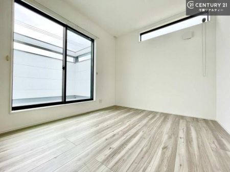 �m�� �o���R�j�[�ɖʂ��Ă���m���ł��B���邭�����肪����A���C����������ł��܂��I���N���āA�O�ɏo�Ĕw�L�т����[�ċz�����ǂ������}������邱�Ƃ��ł��܂��B