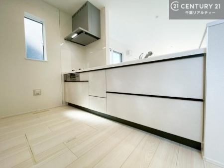 �L�b�`�� ��Ƃ肠�钲���X�y�[�X�ō�Ƃ����₷�����K�ȃL�b�`���ł��I
���q�l�ƈꏏ�ɂ��َq������y���߂�L�X�X�y�[�X�ł��B�y�����������ԂɂȂ肻���ł��ˁI