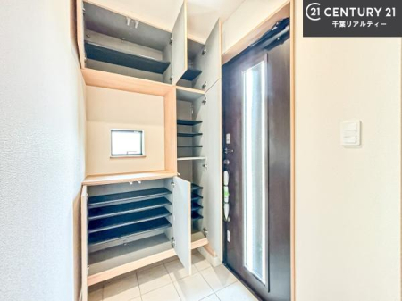 ���� �V���[�Y�{�b�N�X�t���Ȃ̂ŁA���ւ��Еt�����|�������₷���ł��I
�X�b�L���������ւŌ˂��J�����u�ԁA�������̂���S�n������Ԃ��o�}���Ă���܂��B