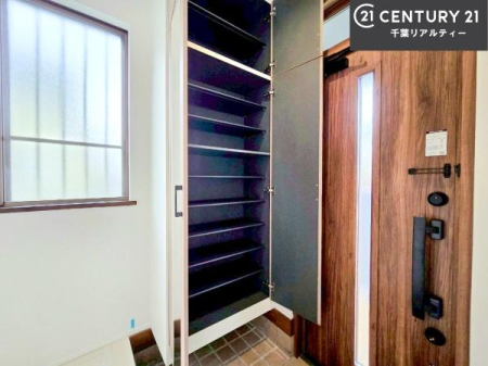 ���� �V���[�Y�{�b�N�X�t���Ȃ̂ŁA���ւ��Еt�����|�������₷���ł��I
�X�b�L���������ւŌ˂��J�����u�ԁA�������̂���S�n������Ԃ��o�}���Ă���܂��B