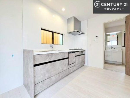 �L�b�`�� ��Ƃ肠�钲���X�y�[�X�ō�Ƃ����₷�����K�ȃL�b�`���ł��I
���q�l�ƈꏏ�ɂ��َq������y���߂�L�X�X�y�[�X�ł��B�y�����������ԂɂȂ肻���ł��ˁI