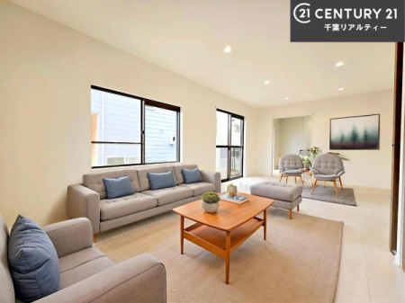 ���r���O �Ƌ��CG�p�[�X�ł��B��؂ȉƑ����W�܂邩�炱��LDK�ɂ͂�����肽���B
�q�����������C�ɏ΂��Ȃ��瑖�����Ă���p�����������u�L���Ƃɂ��ėǂ������v�Ǝv���u�Ԃł��B