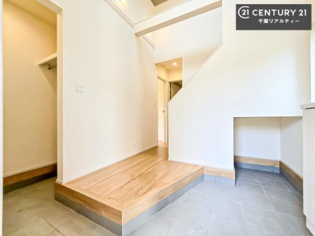 ���� �V���[�Y�{�b�N�X�t���Ȃ̂ŁA���ւ��Еt�����|�������₷���ł��I
�X�b�L���������ւŌ˂��J�����u�ԁA�������̂���S�n������Ԃ��o�}���Ă���܂��B
