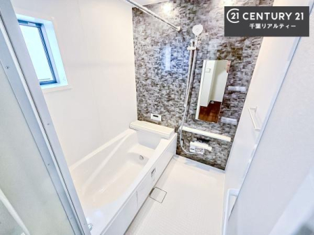 ���� ������Ƃ����������̂���o�X���[���I���K�ȃo�X�^�C��������܂��I
1���̔�����������Ɩ����Ă����f�G�ȃ����N�[�[�V������ԂɂȂ肻���ł��ˁB