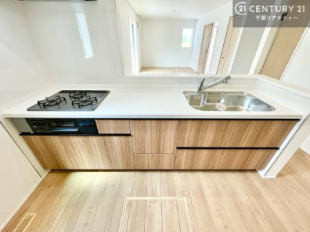 �L�b�`�� ��Ƃ����₷���V�X�e���L�b�`���ł��I���[���t���Ă���̂ŁA�����X�y�[�X�ɕ���u���Ȃ��čς݂܂��I
�L�X�g���āA���K�ɍ�Ƃ��ł��܂��I