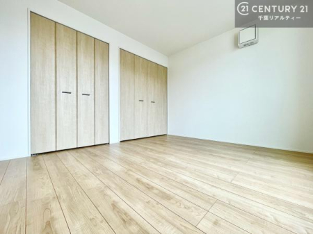 �Q�� �D���������������ޗm���́A���̖ڊo�߂��C�������ǂ������ł��ˁB���������Ԃ��������Ɖ߂������Ƃ��ł��܂��B�D�����F�����̃t���[�����O���ǂ�ȉƋ�ɂ��}�b�`���܂��I