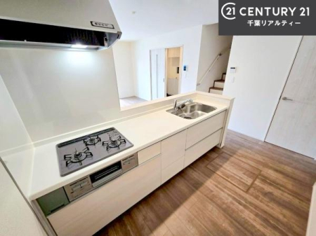 �L�b�`�� ��Ƃ肠�钲���X�y�[�X�ō�Ƃ����₷�����K�ȃL�b�`���ł��I
���q�l�ƈꏏ�ɂ��َq������y���߂�L�X�X�y�[�X�ł��B�y�����������ԂɂȂ肻���ł��ˁI