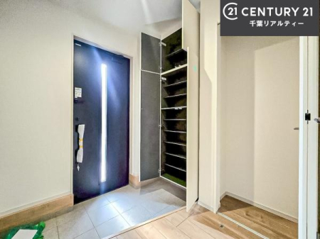 ���� �V���[�Y�{�b�N�X�t���B���ւ��Еt�����|�������₷���ł��I
�X�b�L���������ւŌ˂��J�����u�ԁA�������̂���S�n������Ԃ��o�}���Ă���܂��B