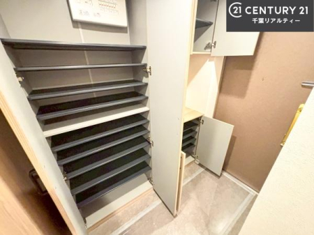 ���� �V���[�Y�{�b�N�X�t���Ȃ̂ŁA���ւ��Еt�����|�������₷���ł��I
�X�b�L���������ւŌ˂��J�����u�ԁA�������̂���S�n������Ԃ��o�}���Ă���܂��B