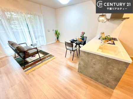 ���r���O ��؂ȉƑ����W�܂邩�炱��LDK�ɂ͂�����肽���B
�q�����������C�ɏ΂��Ȃ��瑖�����Ă���p�����������u�L���Ƃɂ��ėǂ������v�Ǝv���u�Ԃł��B