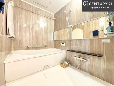 ���� �������������l�̕��͋C�̃o�X���[���́A�����o�Ă��ăo�X�^�C�����[���I
���d���撣���Ă��邲�J���ɂ��D�݂̍���̓����܂����āA�y����ł݂Ă͂������ł��傤���H