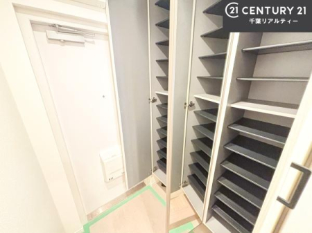 ���� �V���[�Y�{�b�N�X�t���Ȃ̂ŁA���ւ��Еt�����|�������₷���ł��I
�X�b�L���������ւŌ˂��J�����u�ԁA�������̂���S�n������Ԃ��o�}���Ă���܂��B