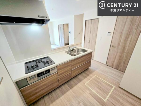 �L�b�`�� ��Ƃ肠�钲���X�y�[�X�ō�Ƃ����₷�����K�ȃL�b�`���ł��I
���q�l�ƈꏏ�ɂ��َq������y���߂�L�X�X�y�[�X�ł��B�y�����������ԂɂȂ肻���ł��ˁI