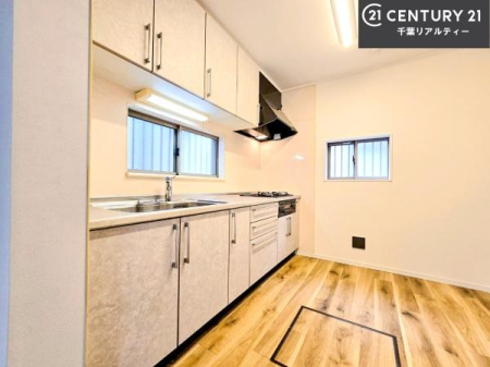 �L�b�`�� ��Ƃ肠�钲���X�y�[�X�ō�Ƃ����₷�����K�ȃL�b�`���ł��I
���q�l�ƈꏏ�ɂ��َq������y���߂�L�X�X�y�[�X�ł��B�y�����������ԂɂȂ肻���ł��ˁI