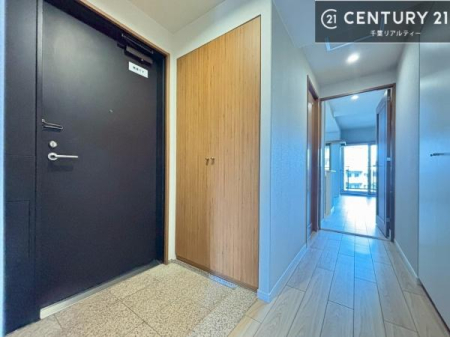 ���� �V���[�Y�{�b�N�X�t���B���ւ��Еt�����|�������₷���ł��I
�X�b�L���������ւŌ˂��J�����u�ԁA�������̂���S�n������Ԃ��o�}���Ă���܂��B