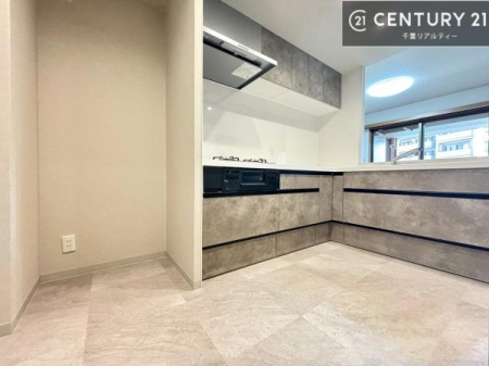 �L�b�`�� ��Ƃ肠�钲���X�y�[�X�ō�Ƃ����₷�����K�ȃL�b�`���ł��I
���q�l�ƈꏏ�ɂ��َq������y���߂�L�X�X�y�[�X�ł��B�y�����������ԂɂȂ肻���ł��ˁI