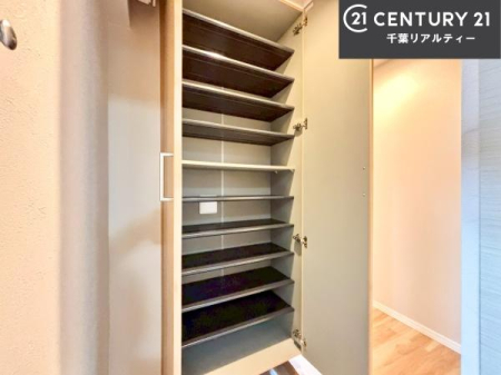 ���� �V���[�Y�{�b�N�X�t���Ȃ̂ŁA���ւ��Еt�����|�������₷���ł��I
�X�b�L���������ւŌ˂��J�����u�ԁA�������̂���S�n������Ԃ��o�}���Ă���܂��B