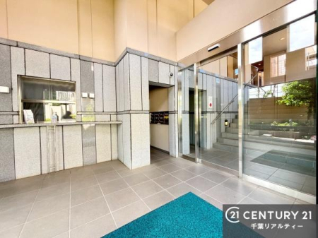 �G���g�����X �X�^�C���b�V���ō������̂���G���g�����X���A����ɏ㎿�ȕ��͋C�����o���܂��B
