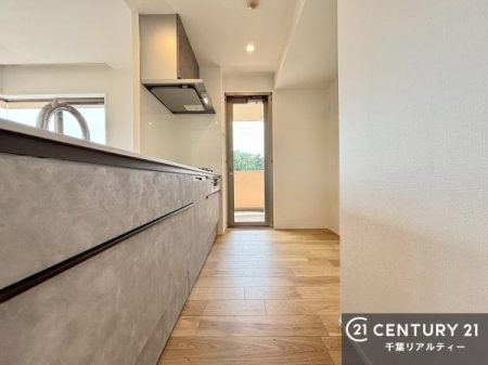 �L�b�`�� ��Ƃ肠�钲���X�y�[�X�ō�Ƃ����₷�����K�ȃL�b�`���ł��I
���q�l�ƈꏏ�ɂ��َq������y���߂�L�X�X�y�[�X�ł��B�y�����������ԂɂȂ肻���ł��ˁI