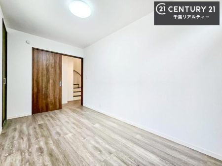 �m�� �V���v���Ƀf�U�C������Ă��邽�߁A�Ƌ��I�т܂���I
���C�ɓ���̉Ƌ��u���Ă��낰���Ԃ���邱�Ƃ��ł��܂��B
