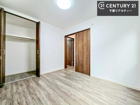 �q������ ���[�X�y�[�X�����Ă��܂��I�������X�b�L�����ڂ��鎖���ł��܂��ˁB
�Ƌ��I�΂Ȃ��V���v���ȃf�U�C���ׁ̈A�Ƌ��I�΂����C�ɓ���̋�ԍ�肪�ł������ł��ˁB