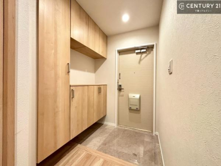 ���� �V���[�Y�{�b�N�X�t���Ȃ̂ŁA���ւ��Еt�����|�������₷���ł��I
�X�b�L���������ւŌ˂��J�����u�ԁA�������̂���S�n������Ԃ��o�}���Ă���܂��B