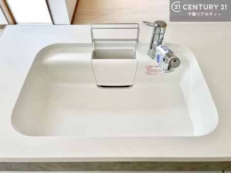 �L�b�`�� ���C�h�ȃV���N�ł��ˁI�������˂ɂ������������₷���Ǝ����y�X�d�l�̃V�X�e���L�b�`���ł��I
�f�U�C�����Ƌ@�\�������˂��L�b�`���Ő�����������܂��ˁI