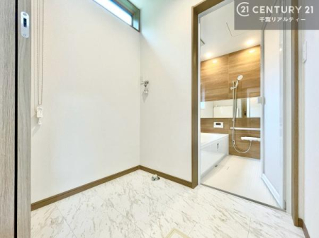 ���ʑ�E���ʏ� �E�ߏ��Ɛ��ʃX�y�[�X��������Ă���̂ŁA���Ƒ��̃y�[�X�ɍ��킹�Ďg���������ł��܂��I
���̖Z�������ԑтɂ��������X���[�Y�ł��ˁI