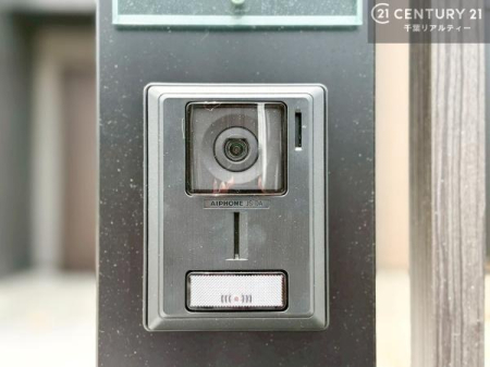 ���̑� �y���n�̔���J�Ò��zTV���j�^�[�t�C���^�[�t�H���������B���K�҂̊���m�F���Ă���Ή��ł��邽�߁A�h�Ɩʂɂ��z�����ꂽ���S�̐ݔ��ł��B