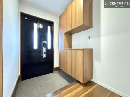 ���� �V���[�Y�{�b�N�X�t���Ȃ̂ŁA���ւ��Еt�����|�������₷���ł��I
�X�b�L���������ւŌ˂��J�����u�ԁA�������̂���S�n������Ԃ��o�}���Ă���܂��B