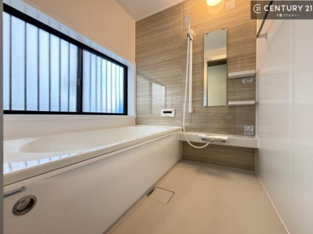 ���� �������������l�̕��͋C�̃o�X���[���́A�����o�Ă��ăo�X�^�C�����[���I
���d���撣���Ă��邲�J���ɂ��D�݂̍���̓����܂����āA�y����ł݂Ă͂������ł��傤���H
