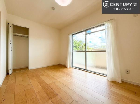 �m�� �o���R�j�[�ɖʂ��Ă���m���ł��B���邭�����肪����A���C����������ł��܂��I���N���āA�O�ɏo�Ĕw�L�т����[�ċz�����ǂ������}������邱�Ƃ��ł��܂��B