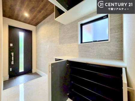 ���� �V���[�Y�{�b�N�X�t���Ȃ̂ŁA���ւ��Еt�����|�������₷���ł��I
�X�b�L���������ւŌ˂��J�����u�ԁA�������̂���S�n������Ԃ��o�}���Ă���܂��B