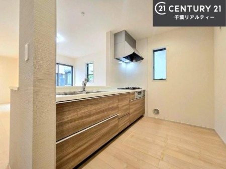 �L�b�`�� ��Ƃ肠�钲���X�y�[�X�ō�Ƃ����₷�����K�ȃL�b�`���ł��I
���q�l�ƈꏏ�ɂ��َq������y���߂�L�X�X�y�[�X�ł��B�y�����������ԂɂȂ肻���ł��ˁI