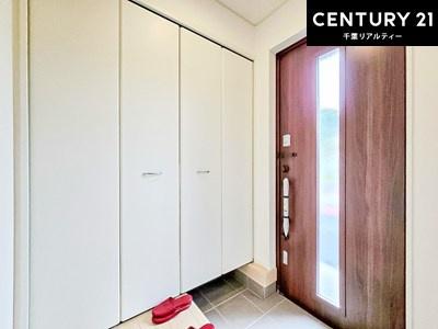 ���� �V���[�Y�{�b�N�X�t���Ȃ̂ŁA���ւ��Еt�����|�������₷���ł��I
�X�b�L���������ւŌ˂��J�����u�ԁA�������̂���S�n������Ԃ��o�}���Ă���܂��B