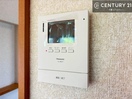 ���̑����� TV���j�^�[�t���C���^�[�z��������A�K��҂��f���Ŋm�F���Ă���Ή��ł��邽�߁A�h�Ɩʂ����S�ł��B���q�l�̂�����Ԏ��ɂ��S�����A���Ƒ��̈��S�E���S�ȕ�炵���T�|�[�g���܂��B
