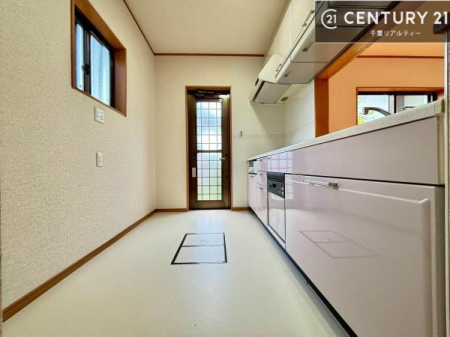 �L�b�`�� ������̂���L�b�`���́A���܂����S�~���ꎞ�I�ɊO�֏o���Ă������ƂŌ��ȏL���������ɂƂǂ߂Ă����Ȃ��čς݂܂��I�q���I�ł��ꂢ�Ȏ����ɂȂ�܂��ˁI