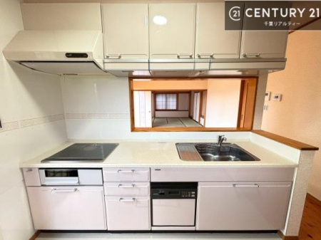 �L�b�`�� ��l�C�̑Ζʎ��V�X�e���L�b�`�����̗p���Ă��܂��I���Ƒ��̃R�~���j�P�[�V���������R�Ƒ�����݌v�ł��B
���q�l�ɂ��ڂ��͂��̂Ŋ������ł��ˁB���[�͂�����܂��I