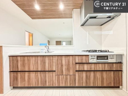 �L�b�`�� ���[�X�y�[�X���[�����Ă���A�L�b�`���܂�����������ƕۂ��Ȃ���A�L�X�Ƃ��������X�y�[�X���m�ہB���K�ȍ�Ɗ��ŁA�����̂����������X���[�Y�ɂ͂��ǂ�܂��B