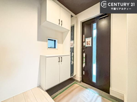 ���� �V���[�Y�{�b�N�X�t���B���ւ��Еt�����|�������₷���ł��I
�X�b�L���������ւŌ˂��J�����u�ԁA�������̂���S�n������Ԃ��o�}���Ă���܂��B