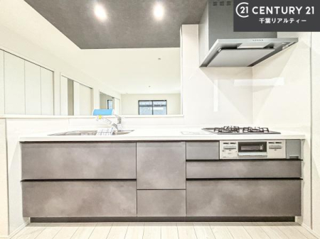 �L�b�`�� ���[�X�y�[�X���[�����Ă���A�L�b�`���܂�����������ƕۂ��Ȃ���A�L�X�Ƃ��������X�y�[�X���m�ہB���K�ȍ�Ɗ��ŁA�����̂����������X���[�Y�ɂ͂��ǂ�܂��B