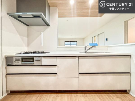 �L�b�`�� ���[�X�y�[�X���[�����Ă���A�L�b�`���܂�����������ƕۂ��Ȃ���A�L�X�Ƃ��������X�y�[�X���m�ہB���K�ȍ�Ɗ��ŁA�����̂����������X���[�Y�ɂ͂��ǂ�܂��B