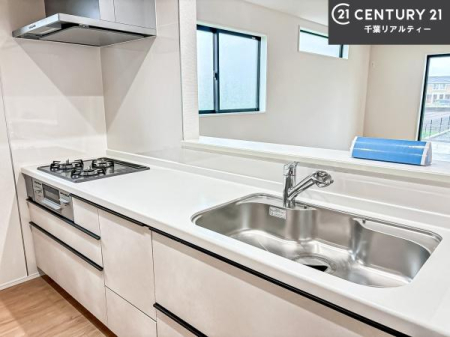 �L�b�`�� ��Ƃ����₷���V�X�e���L�b�`���ł��I���[���t���Ă���̂ŁA�����X�y�[�X�ɕ���u���Ȃ��čς݂܂��I
�L�X�g���āA���K�ɍ�Ƃ��ł��܂��I