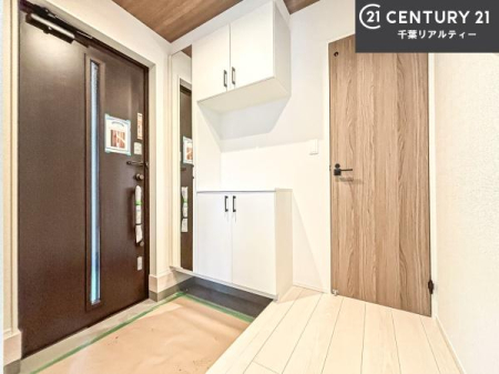 ���� �V���[�Y�{�b�N�X�t���B���ւ��Еt�����|�������₷���ł��I
�X�b�L���������ւŌ˂��J�����u�ԁA�������̂���S�n������Ԃ��o�}���Ă���܂��B