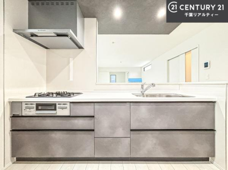 �L�b�`�� ���[�X�y�[�X���[�����Ă���A�L�b�`���܂�����������ƕۂ��Ȃ���A�L�X�Ƃ��������X�y�[�X���m�ہB���K�ȍ�Ɗ��ŁA�����̂����������X���[�Y�ɂ͂��ǂ�܂��B